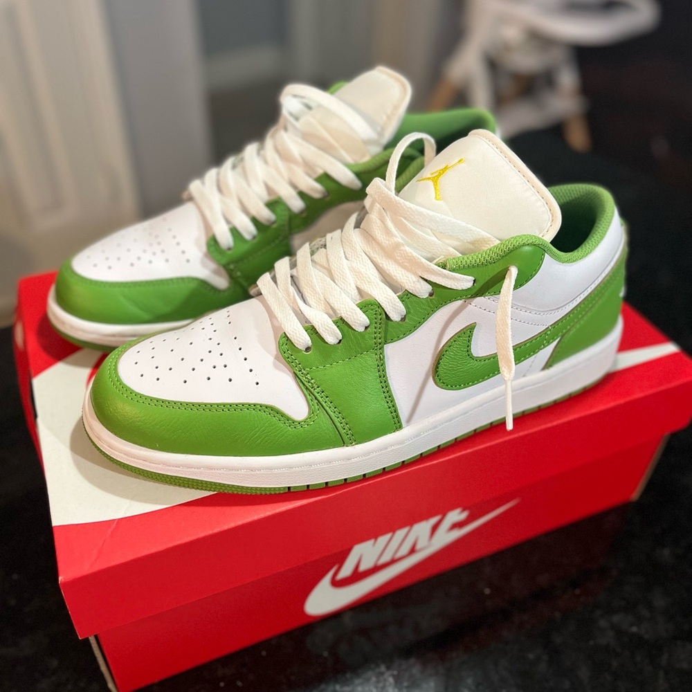 Air Jordan 1 Lows size 10